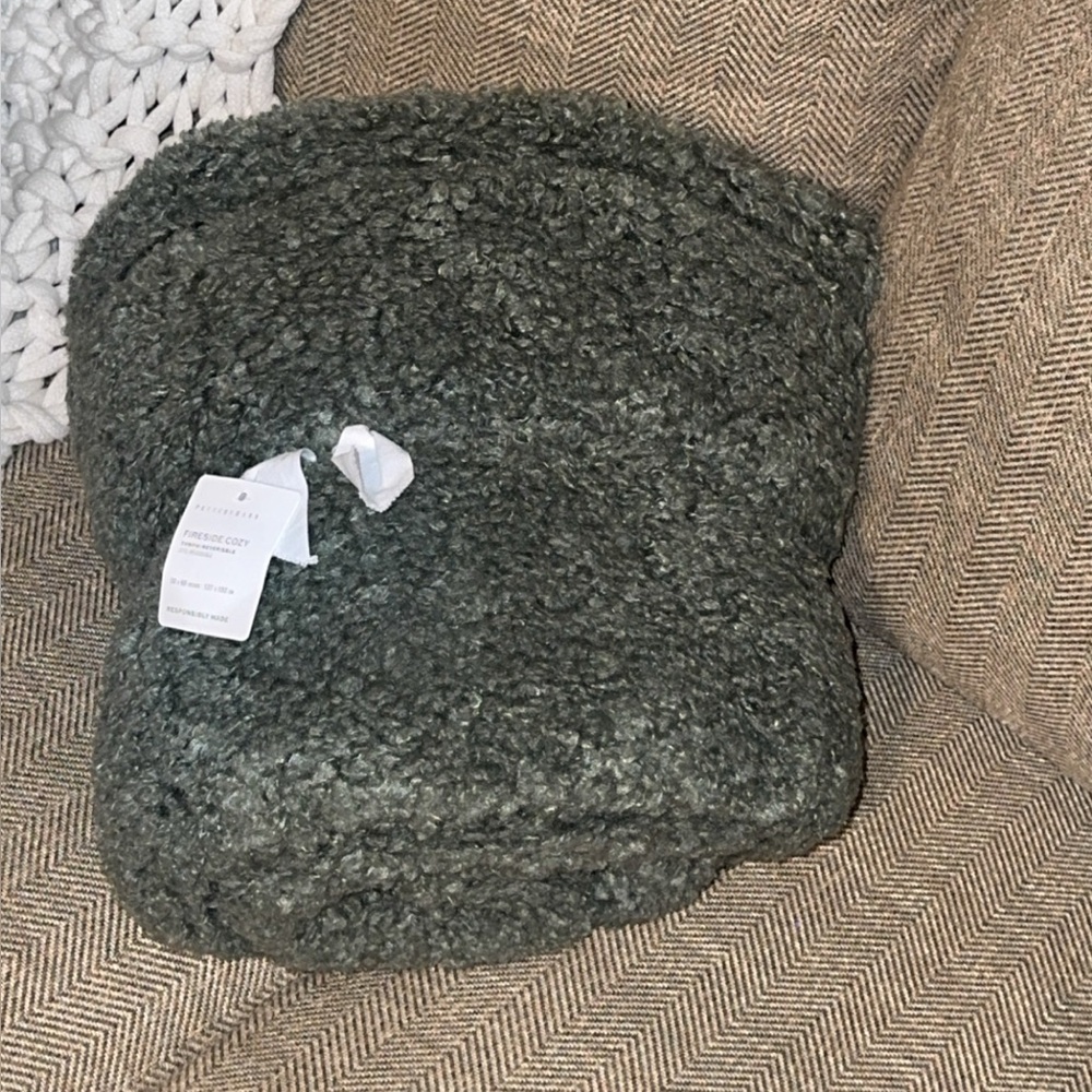 [SALE] NWT Pottery Barn Fireside Cozy Reversible Throw Blanket 50x60 Evergreen